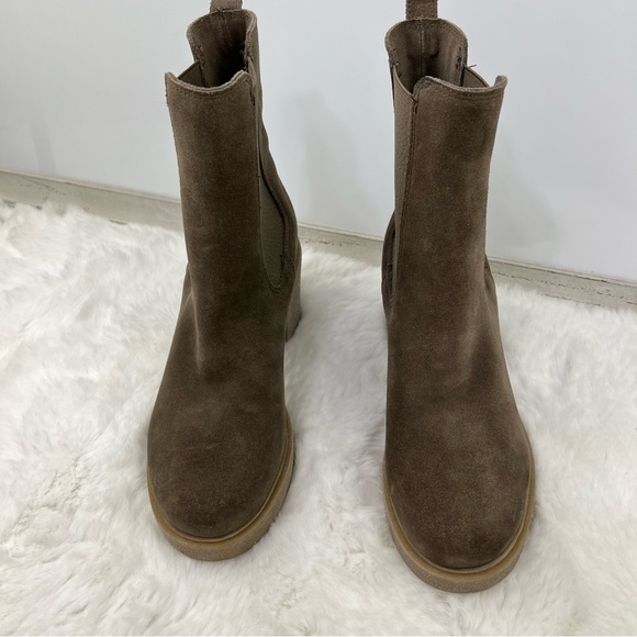 NEW LA CANADIENNE Zaine Waterproof Chelsea Boot Stone Oiled Suede Chunky Sz 5.5 - Picture 7 of 15